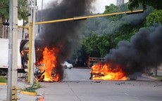 Mexico: Đấu súng kinh hoàng, bắt được con trai trùm ma túy vẫn phải thả