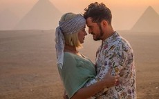 Katy Perry mừng sinh nhật 35 hoành tráng tận sa mạc