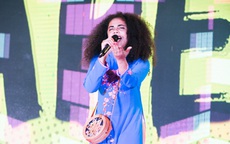Rapper nổi tiếng Thụy Điển dạo quanh Hồ Gươm, mặc áo dài hát tại Việt Nam