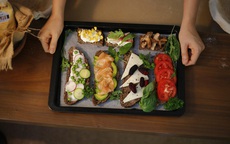 Người phụ nữ “nghỉ hưu non” để khởi nghiệp với loại bánh mì giá 200.000 đồng/chiếc