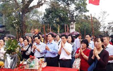 Ùn ùn đổ về Đền Trần dâng lễ cầu danh, tài lộc