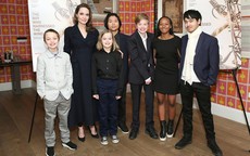 6 nhóc tì nhà Angelina Jolie càng lớn càng sành điệu