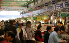 Khám phá ẩm thực tại ngôi chợ cổ nhất Seoul