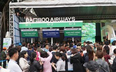 Xếp hàng "săn" vé máy bay và combo du lịch trọn gói của Bamboo Airways