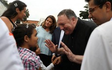 Ông Pompeo tới sát nơi lực lượng Venezuela đồn trú, thăm dân di cư