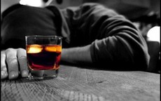 Uống rượu làm tăng 35% nguy cơ đột quỵ