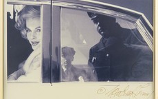 Ảnh hiếm "biểu tượng sex" Marilyn Monroe tiếp tục được rao bán