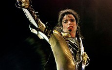 Bảo vệ hình ảnh Michael Jackson, khởi kiện đòi... 1USD