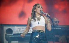 Miley Cyrus bác bỏ tin đồn ngoại tình dẫn đến ly dị