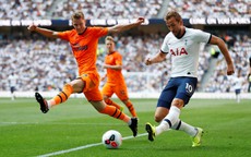 Tottenham thua sốc sân nhà, Man City trở lại ngôi nhì Ngoại hạng
