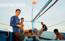 Những ngư dân đón Tết giữa trùng khơi