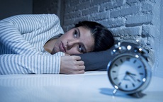 Đêm mất ngủ, trưa ngủ bù có sao không?