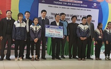 EVNHCMC tặng 100 bộ máy tính cho các trường học tại Quảng Bình