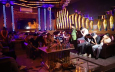 26 thanh niên đi hát karaoke, chỉ 1 người không chơi ma túy