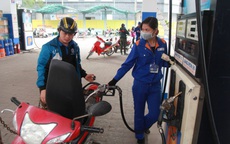 Giá xăng giảm "sốc" hơn 2.200 đồng/lít trong dịch Covid-19