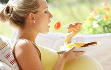 Mang thai nhưng không uống sữa được, ăn gì để thay thế?