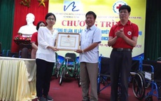 Quỹ Lawrence S. Ting trao tặng 250 chiếc xe lăn, xe lắc cho người khuyết tật