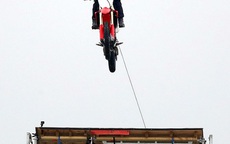 Tom Cruise nhảy khỏi motor ở độ cao 150 m