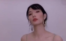 Sao Việt nhảy "giật ngực", khoe body trên giường