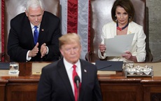 Hạ viện Mỹ "chuyền bóng" cho ông Pence trước khi "áp sát" Tổng thống Trump