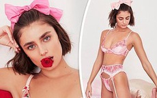“Thiên thần nội y” Taylor Hill khoe thân hình “bốc lửa”