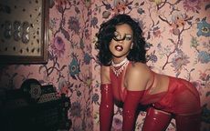 Rihanna táo bạo với nội y xuyên thấu