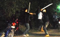Quảng Bình: Ba thanh niên mang còng số 8 đi bắt người, đánh nạn nhân nhập viện
