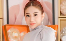 Sân khấu vừa sáng, diễn viên Khả Như phải xa sàn diễn
