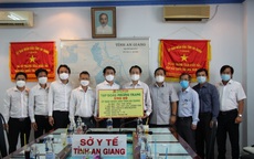 Tập đoàn Phương Trang trao tặng hàng loạt thiết bị y tế đến tỉnh An Giang