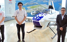 Xe bay thương mại chờ cất cánh