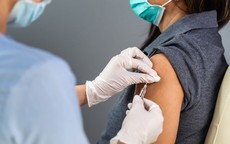 Tiêm vắc-xin từ 18 tuổi, tính theo mốc thời gian nào?