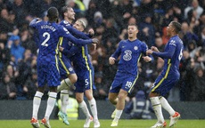Southampton gục ngã vì thẻ đỏ, Chelsea lên ngôi đầu Ngoại hạng