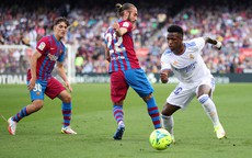 Barcelona: Hết hỗn loạn lại rối ren
