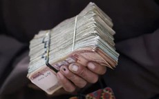 Taliban đòi Mỹ trả tiền ngay lập tức