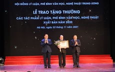 Nhà thơ Hữu Thỉnh được tặng thưởng mức A của Ban Bí thư Trung ương Đảng