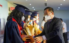 Vinh danh 130 sinh viên nhận học bổng Nâng bước thủ khoa