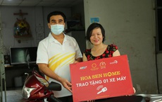 MC Quyền Linh trao tận tay xe máy cho nữ hộ sinh tuyến đầu chống dịch