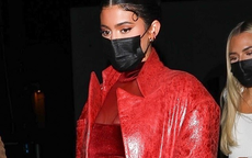 Kylie Jenner mặc hở độc, lạ đến chúc mừng Justin Bieber