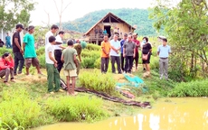Tắm ở hồ cá nhà ông ngoại, 3 trẻ đuối nước thương tâm