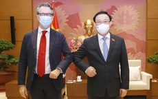 Chủ tịch Quốc hội đề nghị EU chia sẻ bản quyền sản xuất vắc-xin phòng Covid-19