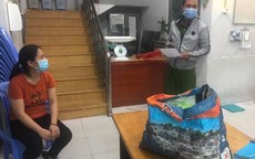 CLIP: Hai phụ nữ bỏ bé trai còn nguyên dây rốn ở bãi đất trống