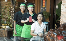 Giữa thị phi của Phi Nhung, dân mạng "soi" gia cảnh Hồ Văn Cường