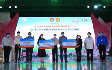 Quỹ từ thiện Kim Oanh trao tặng máy thở, vật tư y tế trị giá 2,5 tỉ đồng cho Long An và Đồng Tháp