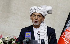 Nga: Tổng thống Afghanistan rời đất nước với "những chiếc xe đầy tiền"