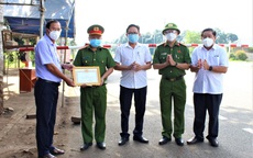 Đang trực chốt, trưởng công an xã đưa thai phụ nghèo đi cấp cứu, tặng 3 triệu đồng