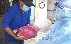 Vỡ òa chứng kiến bé trai chào đời ngay chốt kiểm dịch ở TP Thủ Dầu Một