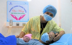 Cùng mẹ chiến thắng Covid-19, các "công chúa nhỏ" chào đời lúc 0 giờ ngày 1-1-2022