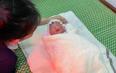 Bỏ rơi con kèm mảnh giấy "mới 17 tuổi, đang đi học nên không thể nuôi bé"