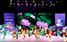 Liên hoan Ca múa nhạc dân tộc "Giai điệu quê hương"