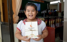 Quỹ từ thiện Kim Oanh trao 320 suất học bổng cho học sinh ở Bến Tre và Tiền Giang